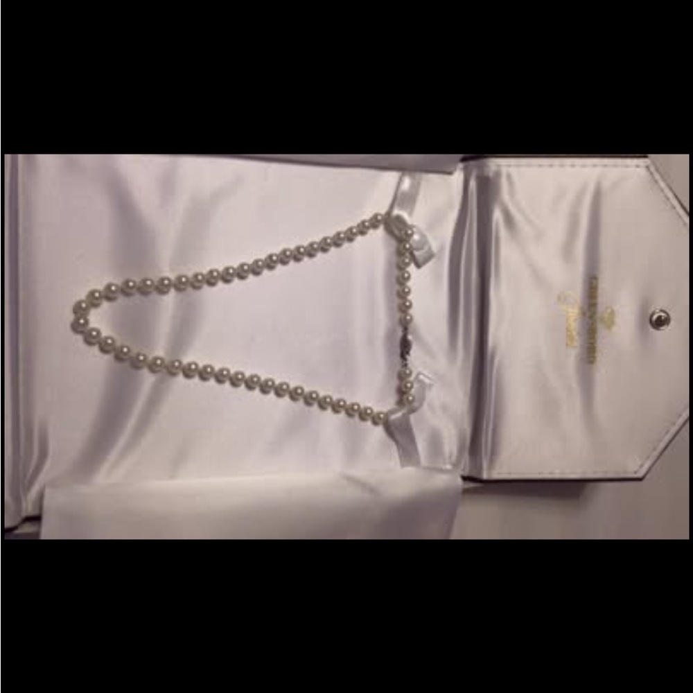 Elegant Pearl Necklace